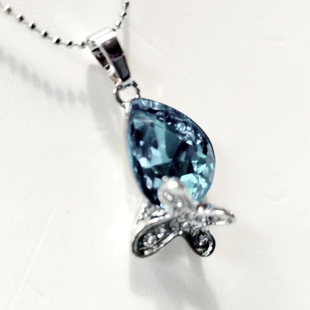 Necklace with Teardrop shaped Pendant
